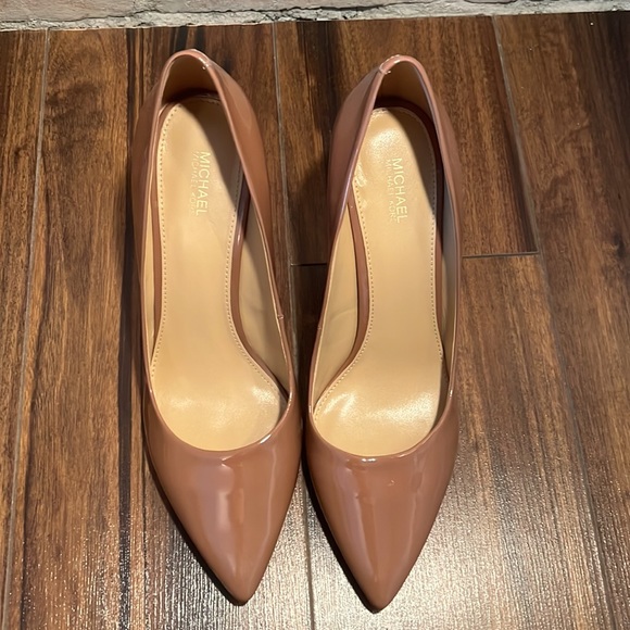 Michael kors heel tan 9.5 us - Picture 2 of 2
